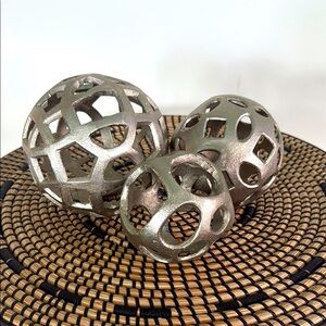 ❤️SOLD❤️ Silver Geometric Decorative Spheres